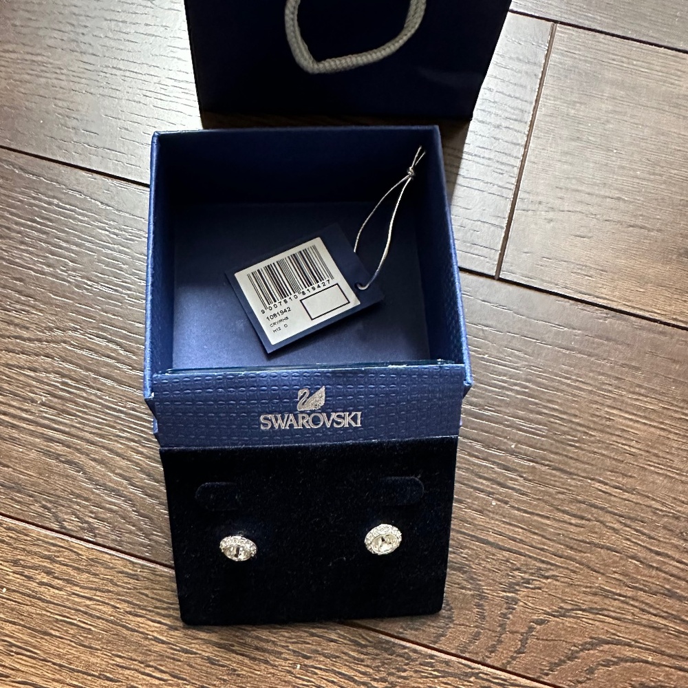 Swarovski stud earrings - Picture 7 of 10